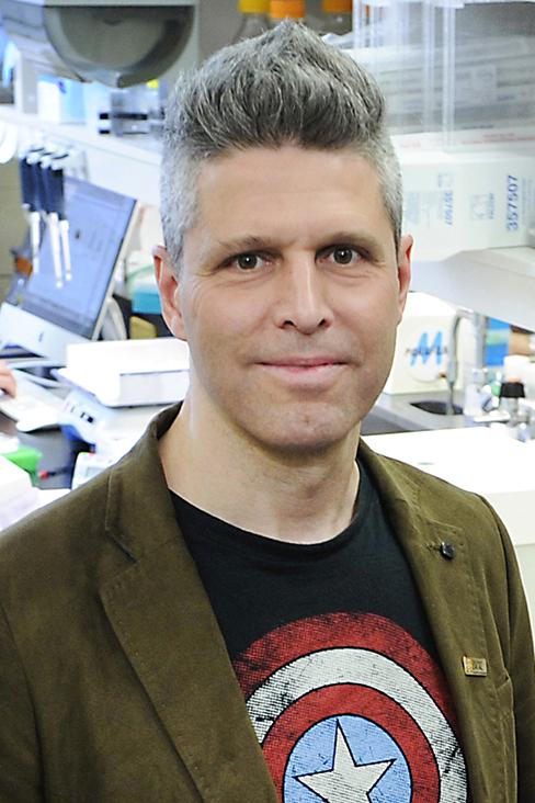 large photo of Dr. Luc Vallières